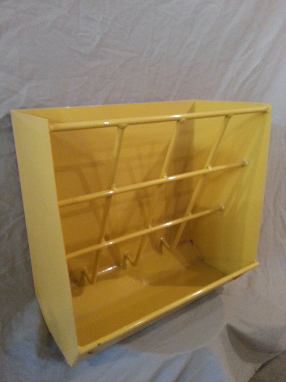 Metal Wall Feeder